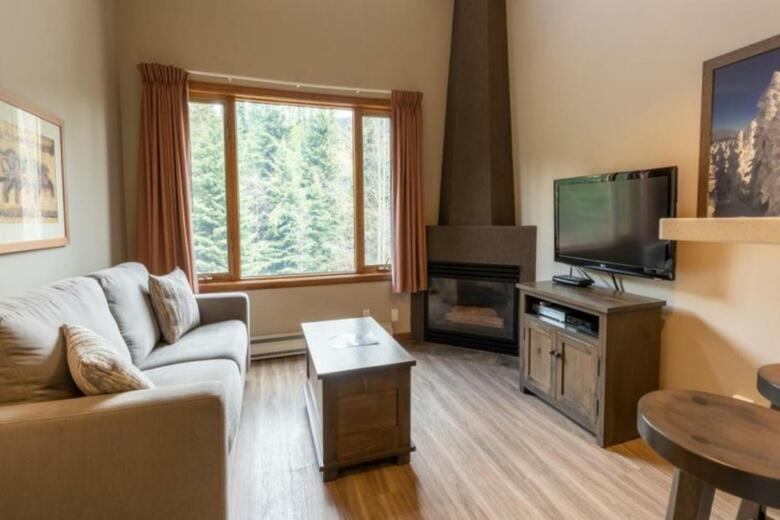 Nancy Greene's Cahilty Lodge - Hotel Room