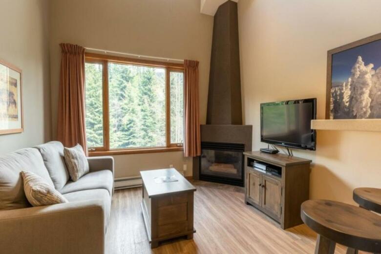 Nancy Greene's Cahilty Lodge - Hotel Room