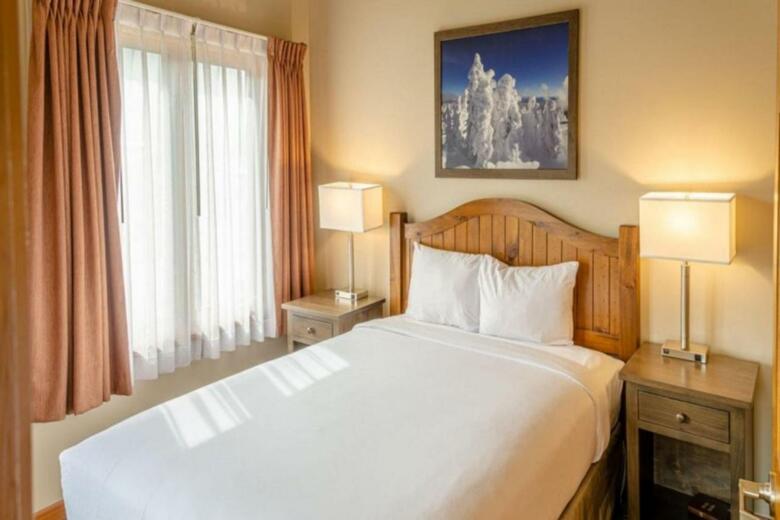 Nancy Greene's Cahilty Lodge - Hotel Room