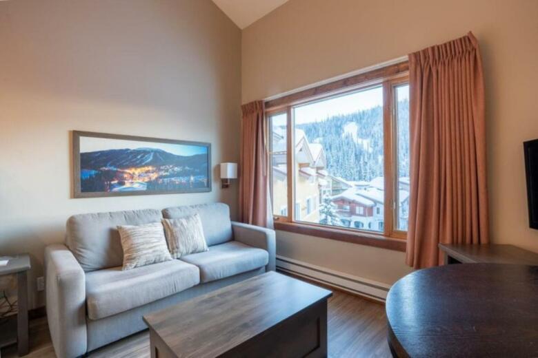 Nancy Greene's Cahilty Lodge - Hotel Room