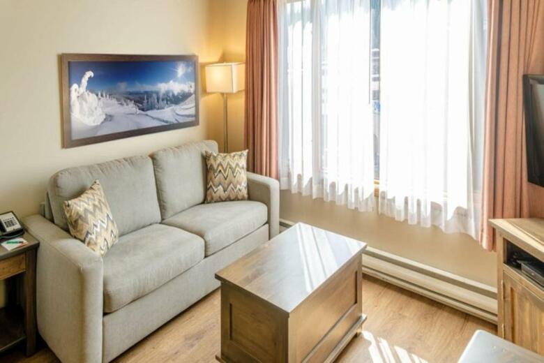 Nancy Greene's Cahilty Lodge - Hotel Room