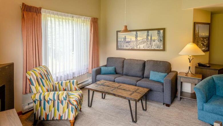 Nancy Greene's Cahilty Lodge - Hotel Room