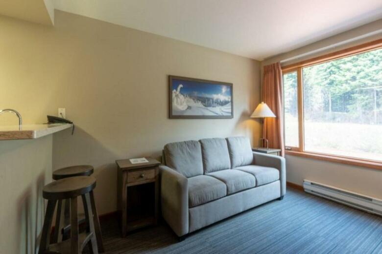 Nancy Greene's Cahilty Lodge - Hotel Room