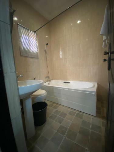 Bed & Breakfast Lavish Guest House