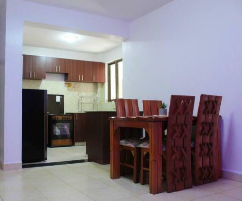 Lovely Emerald Green 3-bedroom Apartment