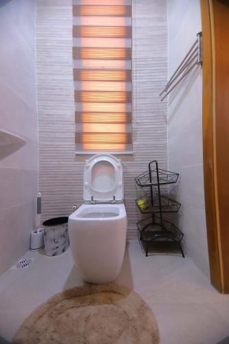Apartamento Luxurious 2 Bedroom Shortlet, Midak Mews