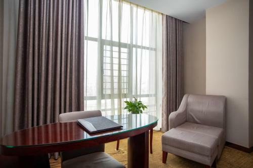 Thw Hotel