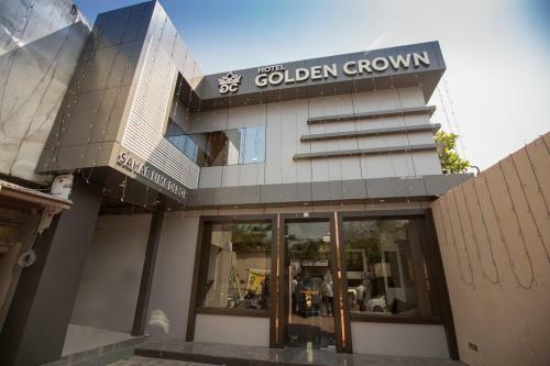 Hostal Golden Crown Airport Hotel