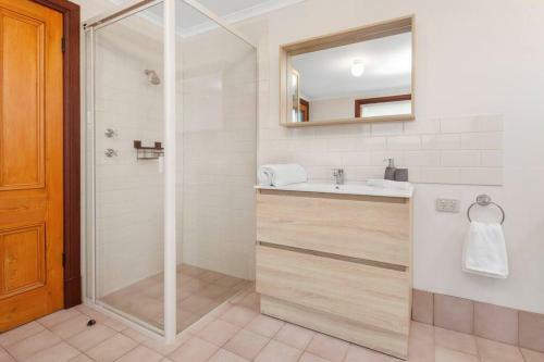 New Iluka Encounter Bay 4 Bdrms Ocean Views Wifi