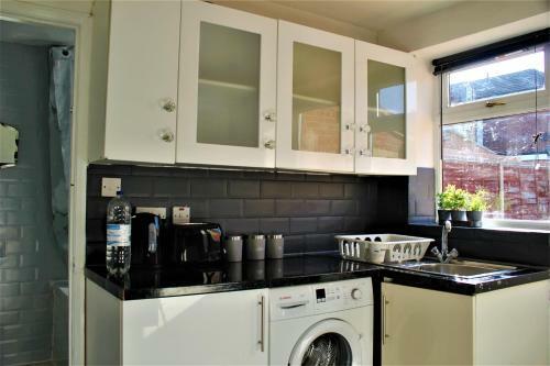 Fran's Property Solutions Spacious 5bedrooms Aylesbury