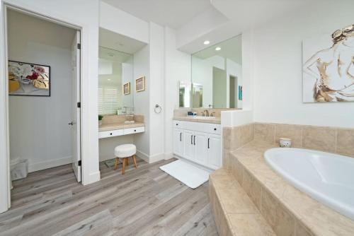 Villa Spring Rain 2 - Luxurious 5br Resort Style Home, Pool And Spa