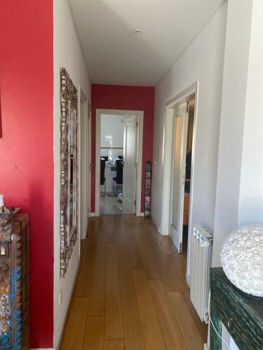 Sala De Estar / Jantar/ Dormir Em Moradia Com Piscina, Caxias