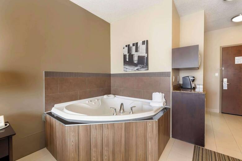 Best Western Plus Peace River Hotel & Suites