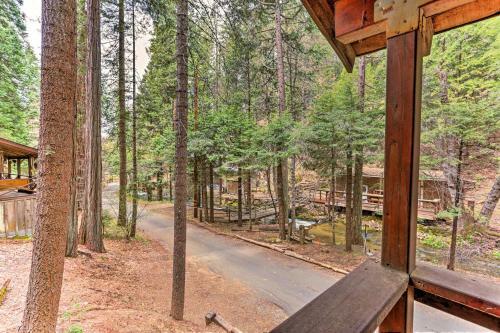 Rustic Oakhurst Cabin About 8 Mi To Yosemite Np!
