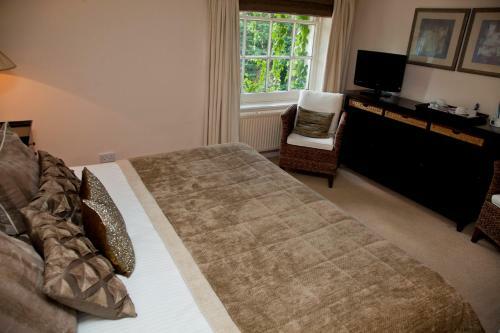 Rowton Hall Hotel And Spa