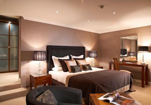 Rowton Hall Hotel And Spa