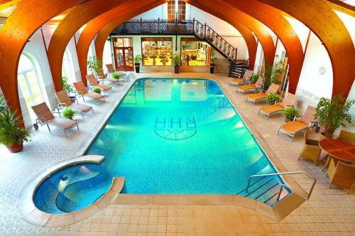 Rowton Hall Hotel And Spa
