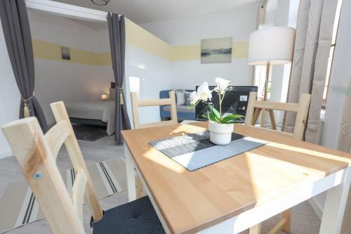 Full House Studios - Little Mill Apartment - Ntflx + Wifi