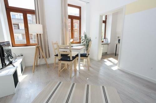 Full House Studios - Little Mill Apartment - Ntflx + Wifi