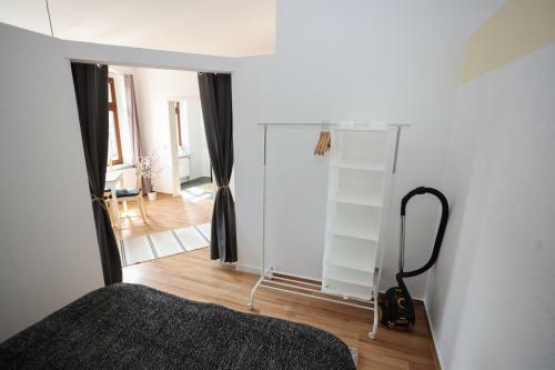 Full House Studios - Little Mill Apartment - Ntflx + Wifi