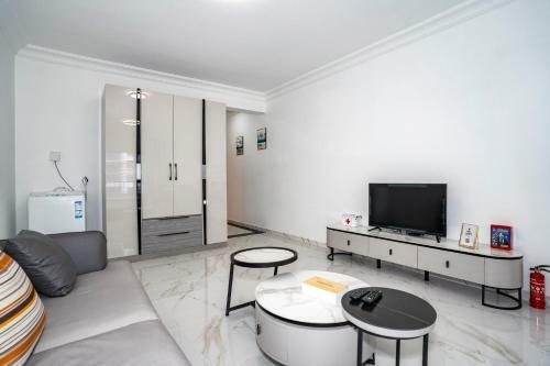 Locals Apartment House 13