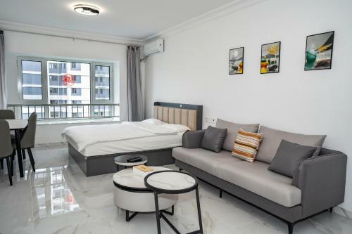 Locals Apartment House 13