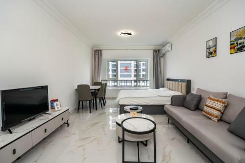 Locals Apartment House 13