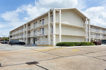 Motel 6 Baton Rouge East