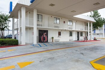 Motel 6 Baton Rouge East
