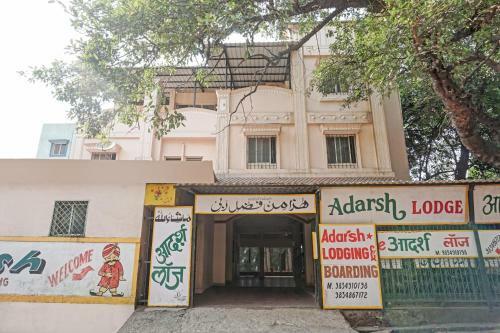 Hotel Oyo Flagship 89010 Adarsh Lodge