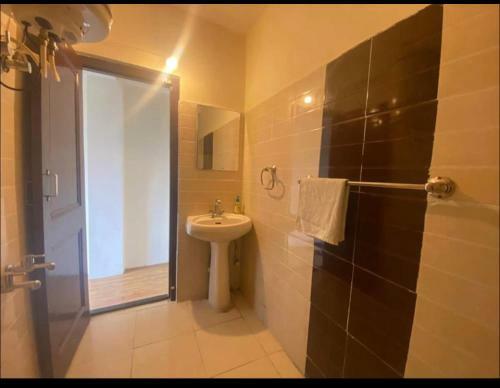 Varun Guest House, Sarahan