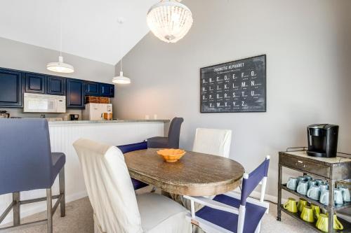 Sea Colony --- 6501 Woodland