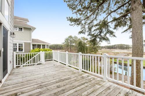 Salt Pond - 420 Canal Way East