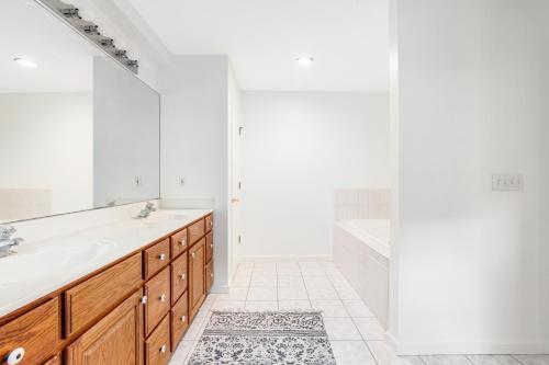 Salt Pond - 420 Canal Way East