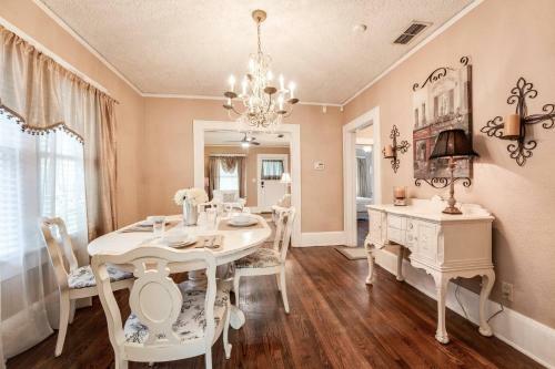 Bungalow On Orleans