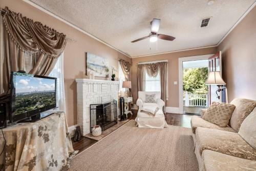 Bungalow On Orleans