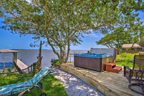 Waterfront Villa With Deck And Dolphin Watching!