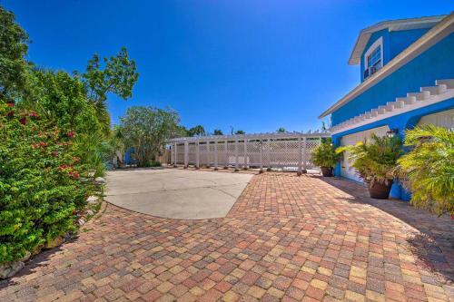 Waterfront Villa With Deck And Dolphin Watching!