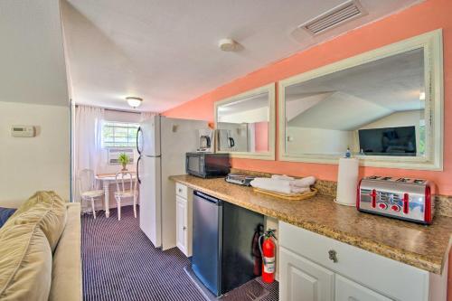 Riverfront Villa With Hot Tub And Fire Pit Access