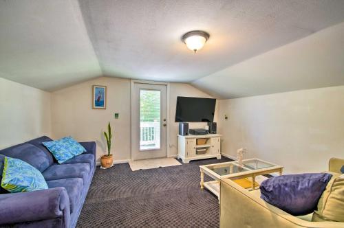 Riverfront Villa With Hot Tub And Fire Pit Access