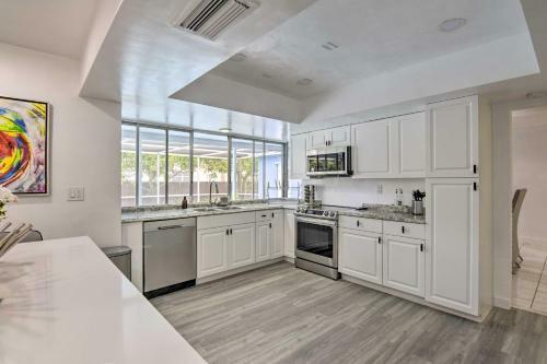 Modern Miramar Retreat With Grill 8 Mi To Beach