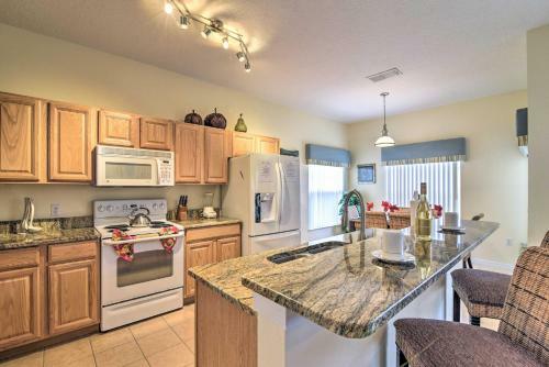 Family Home With Private Pool, 9 Mi To Disney!
