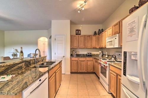 Family Home With Private Pool, 9 Mi To Disney!