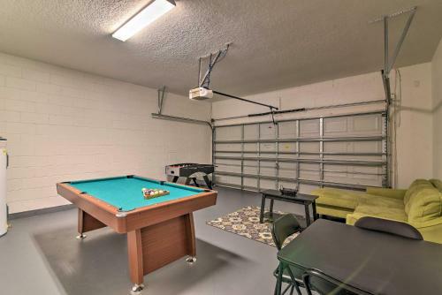 Family Home With Private Pool, 9 Mi To Disney!