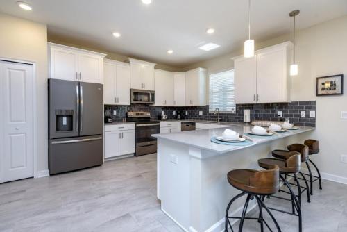 Instant Gratification - 8 Bdm Villa In Gated Comm, Villa