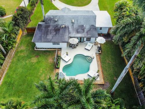 Villa Beautiful 3 Bdrm Home With Heated Saltwater Pool.