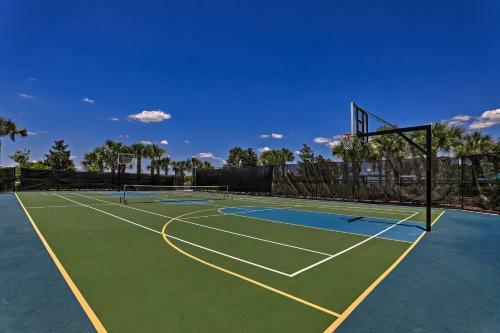 Luxe Orlando And Disney Resort Escape Pool, Game Room