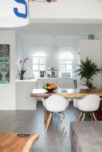 Villa 1-bedroom Oasis Just Metres From The Sandy Beach