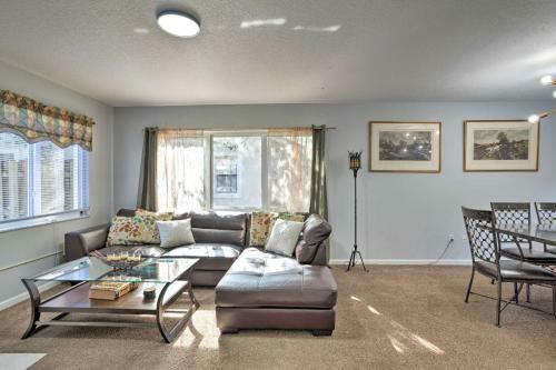 Serene, Pet-friendly Townhome 17 Mi To Beach!