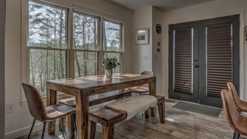 Sittin Pretty By Escape To Blue Ridge